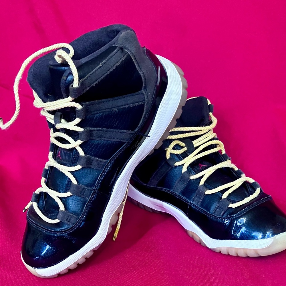 AUTHENTIC Jordan 11’s Black